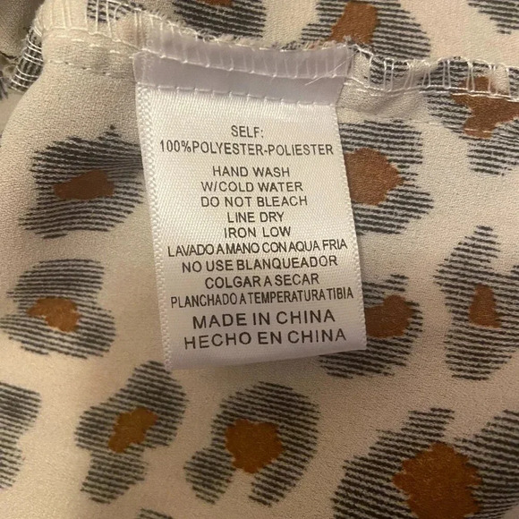 Listicle Leopard Like Print ButterFly Sleeve Button Down, Medium - Picture 5 of 9